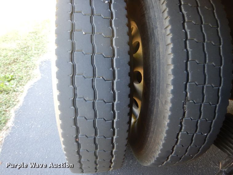 image for item FT9022 2005 Mack Granite  grapple truck