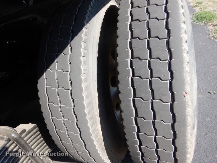 image for item FT9022 2005 Mack Granite  grapple truck