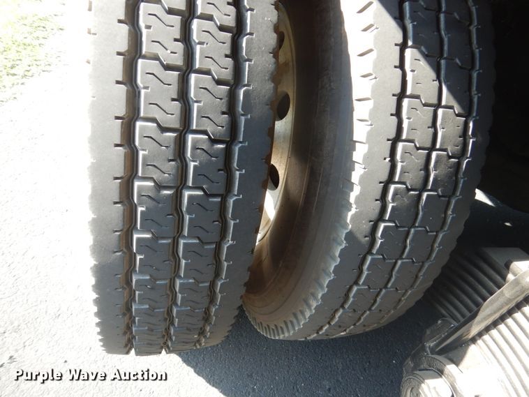 image for item FT9022 2005 Mack Granite  grapple truck