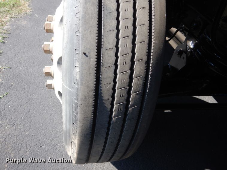 image for item FT9022 2005 Mack Granite  grapple truck