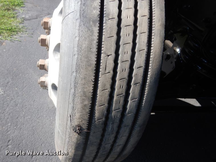 image for item FT9022 2005 Mack Granite  grapple truck