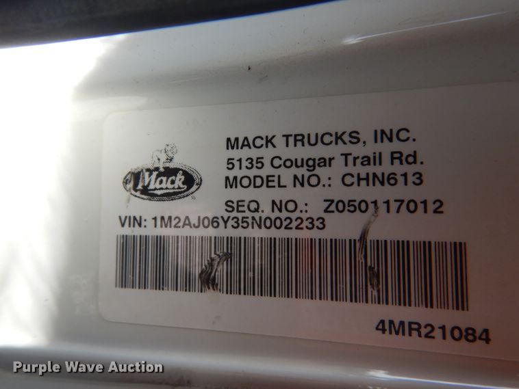 image for item FT9022 2005 Mack Granite  grapple truck