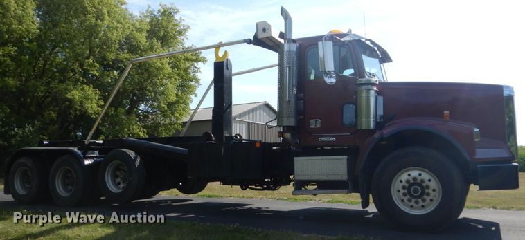 image for item FT9023 1998 Freightliner FLD  hook lift truck