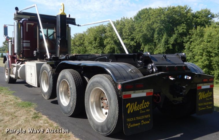 image for item FT9023 1998 Freightliner FLD  hook lift truck