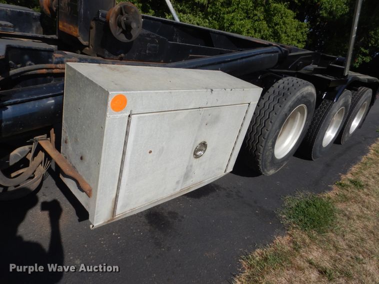 image for item FT9023 1998 Freightliner FLD  hook lift truck