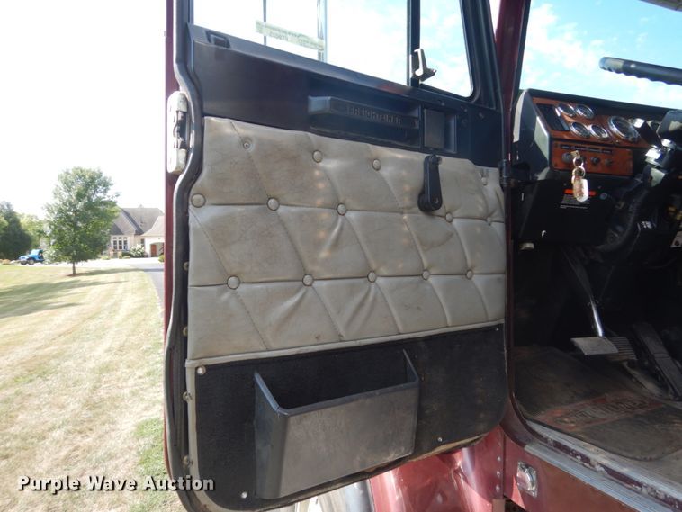 image for item FT9023 1998 Freightliner FLD  hook lift truck