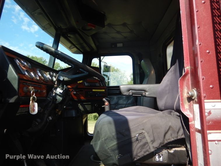 image for item FT9023 1998 Freightliner FLD  hook lift truck