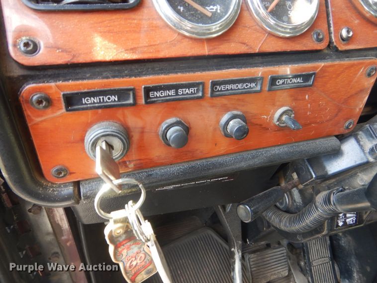 image for item FT9023 1998 Freightliner FLD  hook lift truck