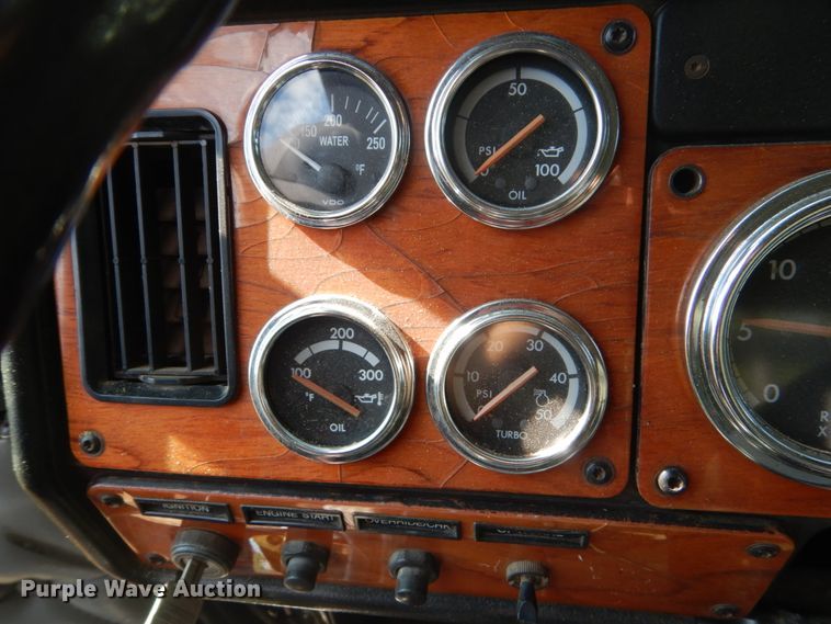 image for item FT9023 1998 Freightliner FLD  hook lift truck