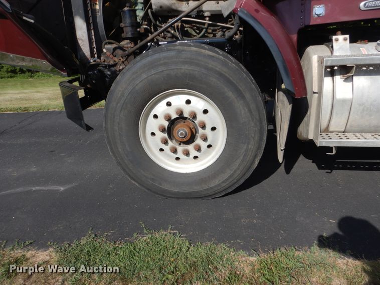 image for item FT9023 1998 Freightliner FLD  hook lift truck