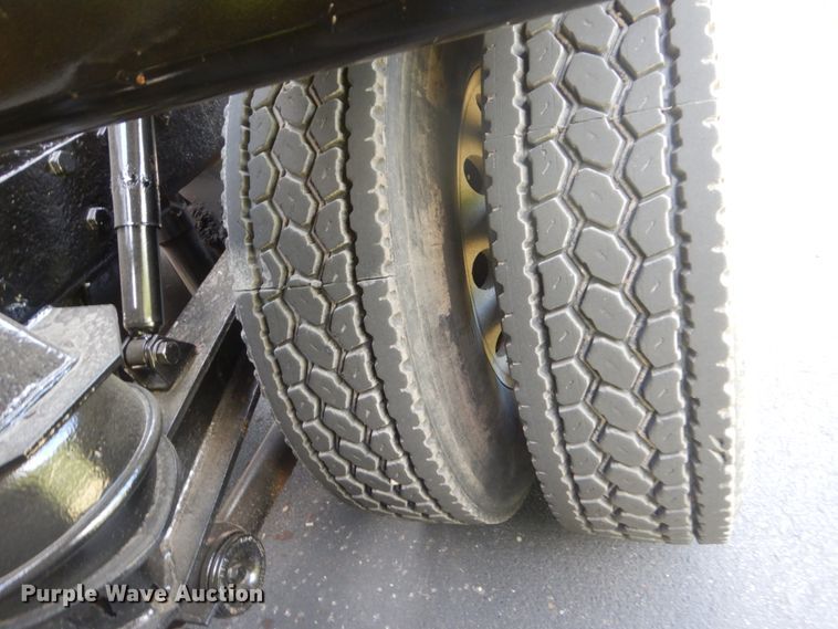 image for item FT9023 1998 Freightliner FLD  hook lift truck