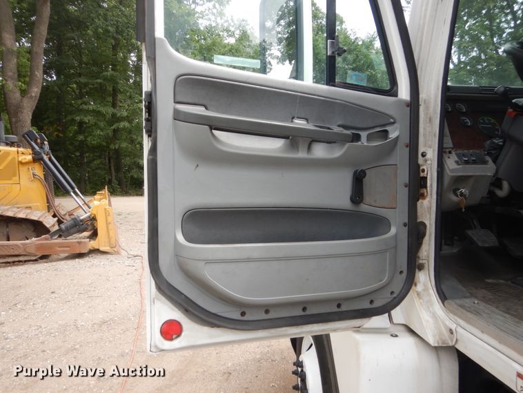 image for item FT9031 2008 Freightliner Century Class  semi truck