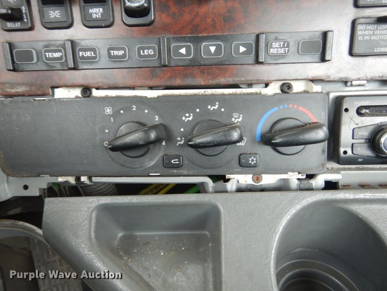 image for item FT9031 2008 Freightliner Century Class  semi truck