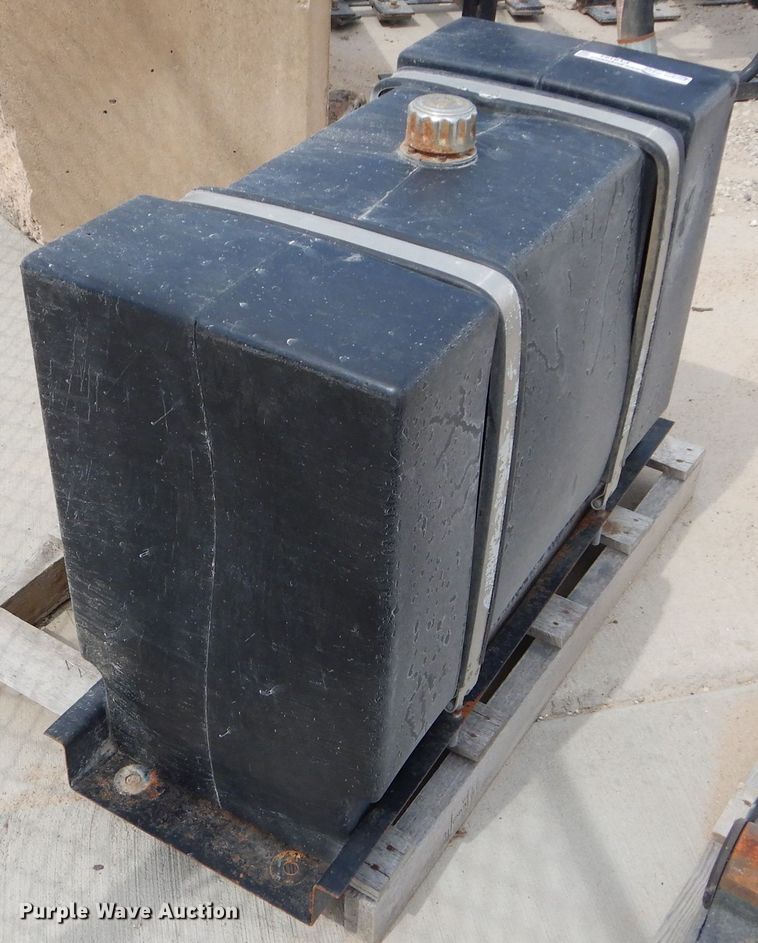 Plastic hydraulic tank in Manhattan, KS Item FY9194 sold Purple Wave