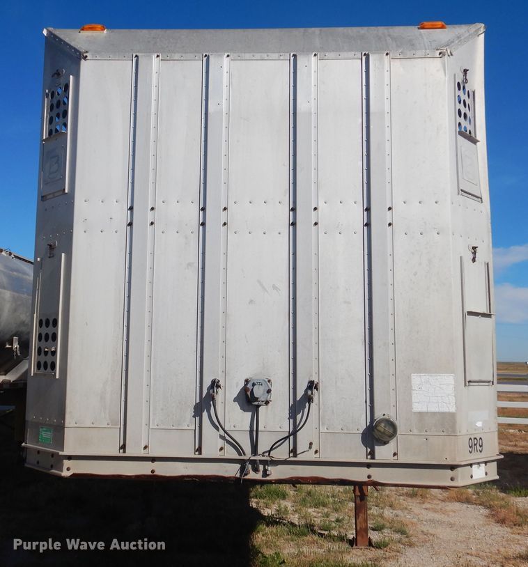 image for item GE9456 1991 Barrett 90L6369 Cattle Pot livestock trailer