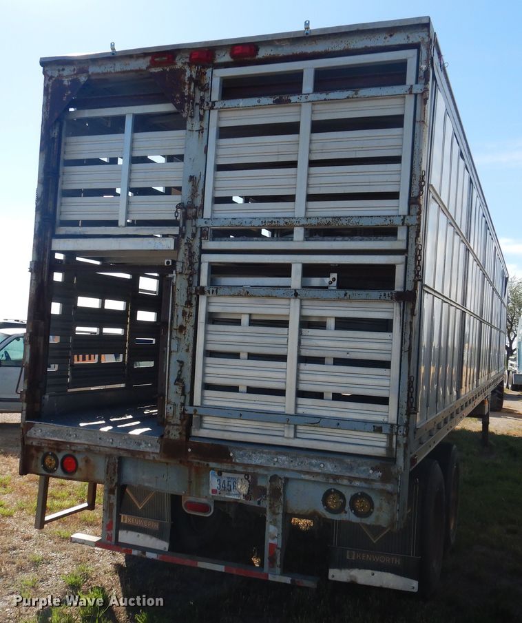 image for item GE9456 1991 Barrett 90L6369 Cattle Pot livestock trailer
