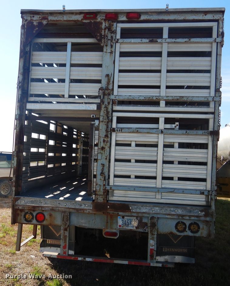 image for item GE9456 1991 Barrett 90L6369 Cattle Pot livestock trailer