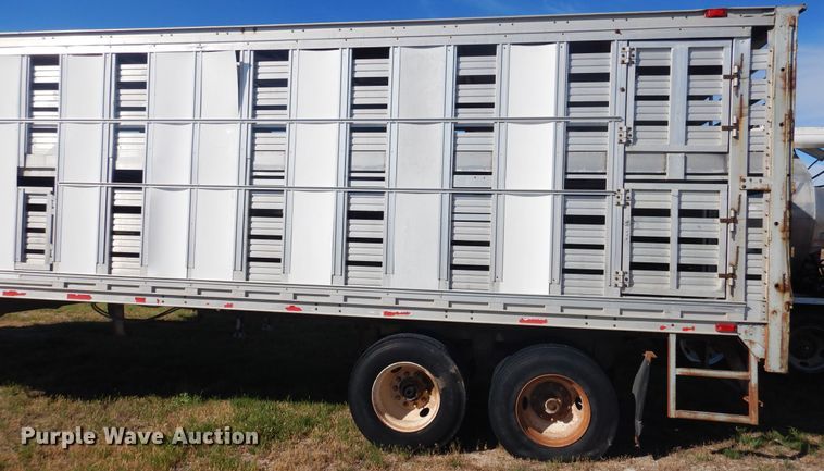 image for item GE9456 1991 Barrett 90L6369 Cattle Pot livestock trailer