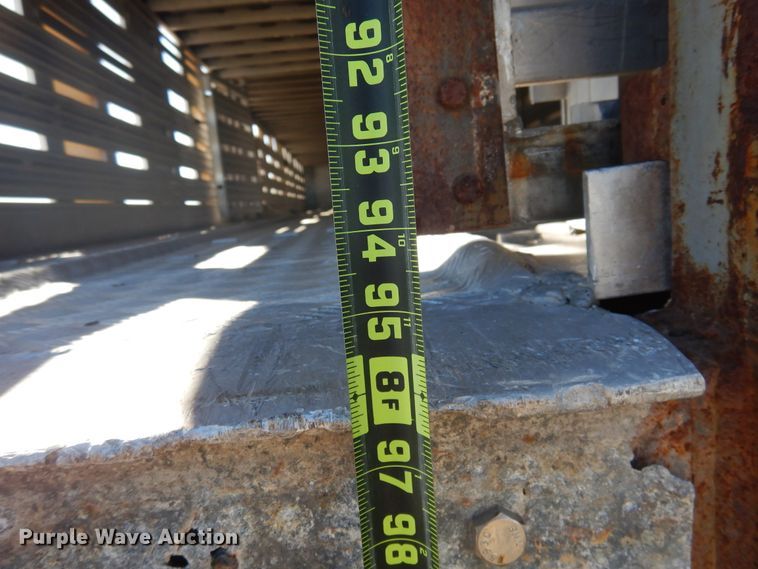 image for item GE9456 1991 Barrett 90L6369 Cattle Pot livestock trailer