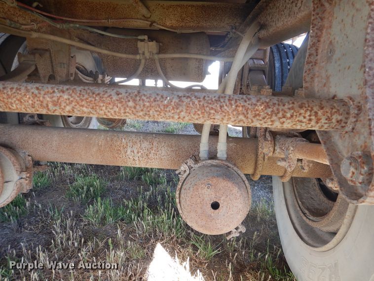 image for item GE9456 1991 Barrett 90L6369 Cattle Pot livestock trailer