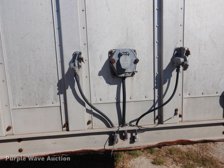 image for item GE9456 1991 Barrett 90L6369 Cattle Pot livestock trailer