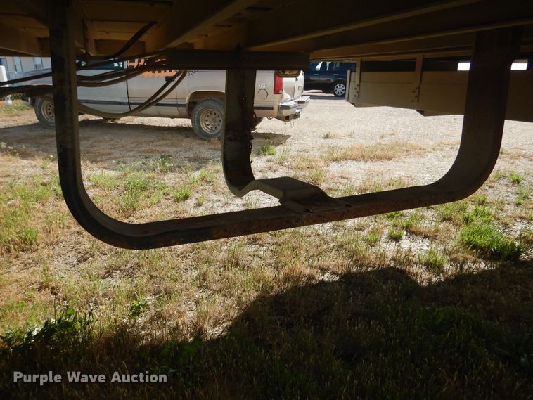 image for item GE9456 1991 Barrett 90L6369 Cattle Pot livestock trailer