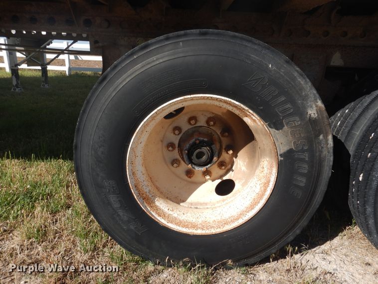 image for item GE9456 1991 Barrett 90L6369 Cattle Pot livestock trailer