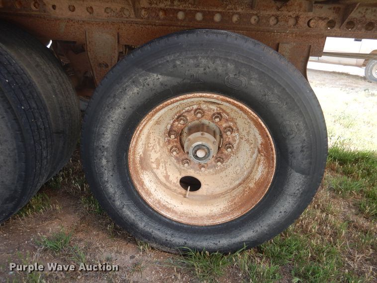 image for item GE9456 1991 Barrett 90L6369 Cattle Pot livestock trailer