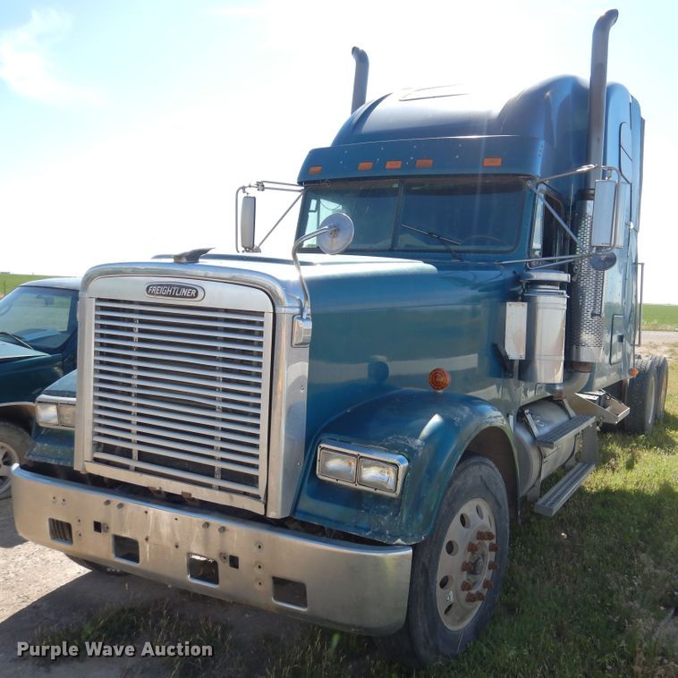 image for item GE9461 2000 Freightliner FLD120  semi truck