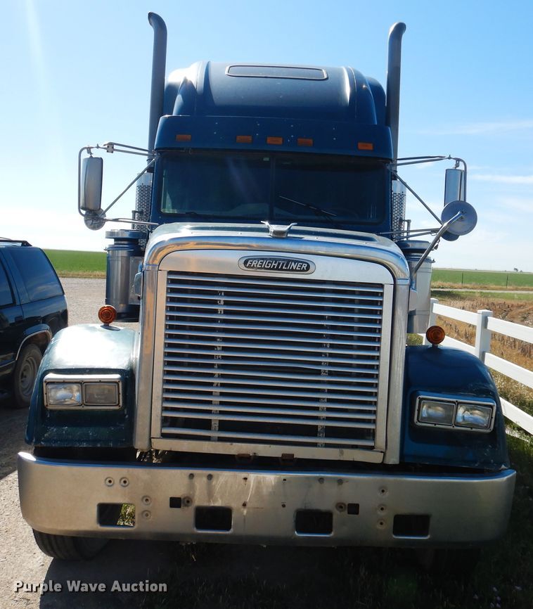 image for item GE9461 2000 Freightliner FLD120  semi truck