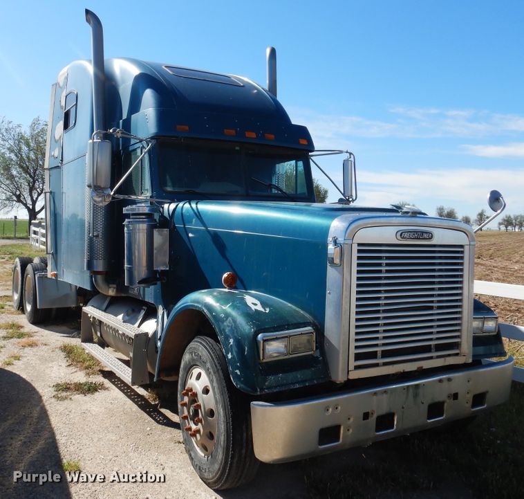 image for item GE9461 2000 Freightliner FLD120  semi truck