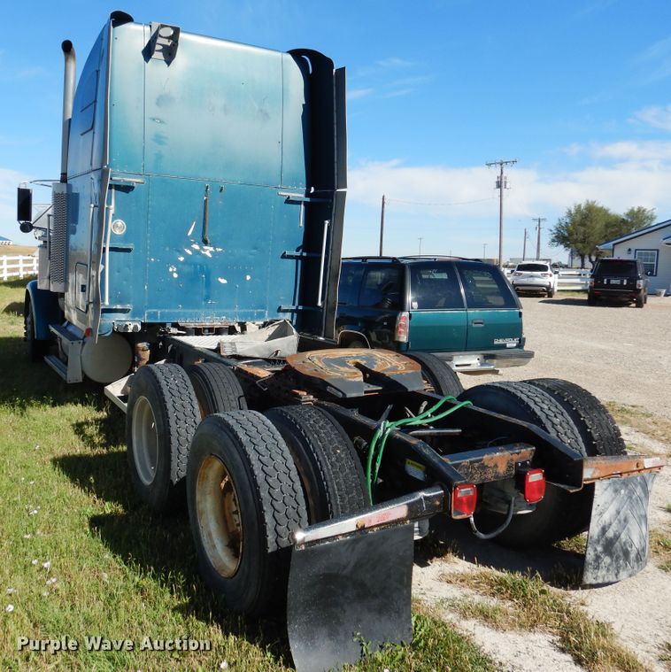 image for item GE9461 2000 Freightliner FLD120  semi truck