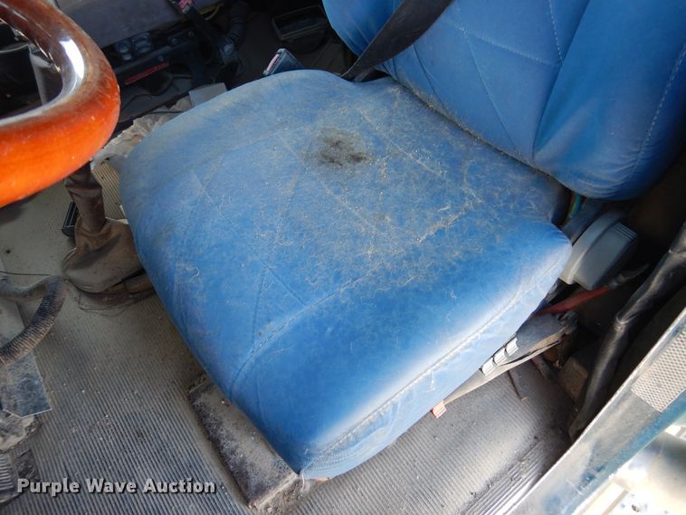 image for item GE9461 2000 Freightliner FLD120  semi truck