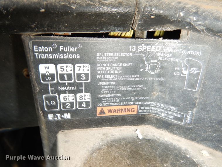 image for item GE9461 2000 Freightliner FLD120  semi truck