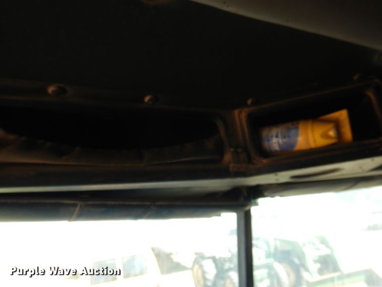 image for item GE9461 2000 Freightliner FLD120  semi truck