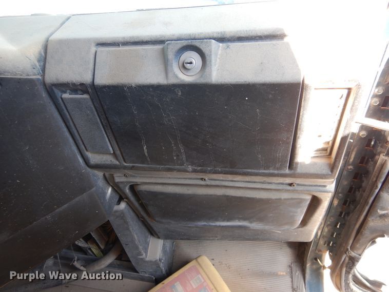 image for item GE9461 2000 Freightliner FLD120  semi truck