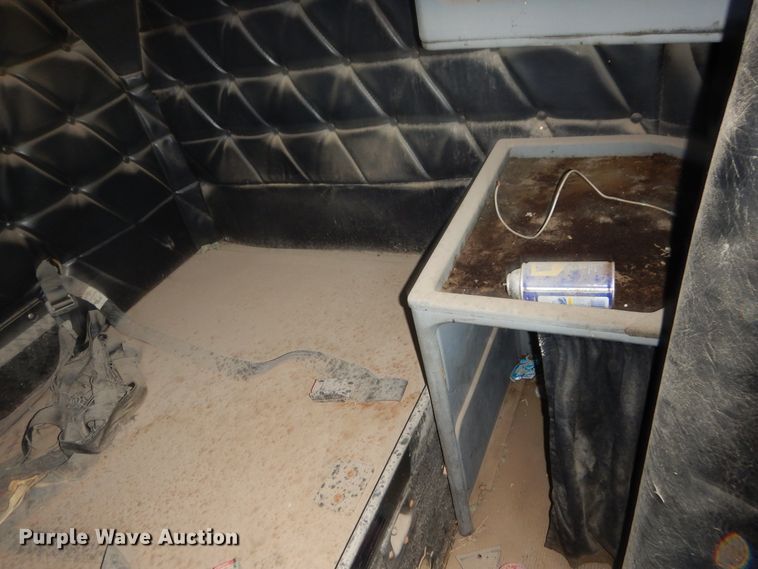 image for item GE9461 2000 Freightliner FLD120  semi truck