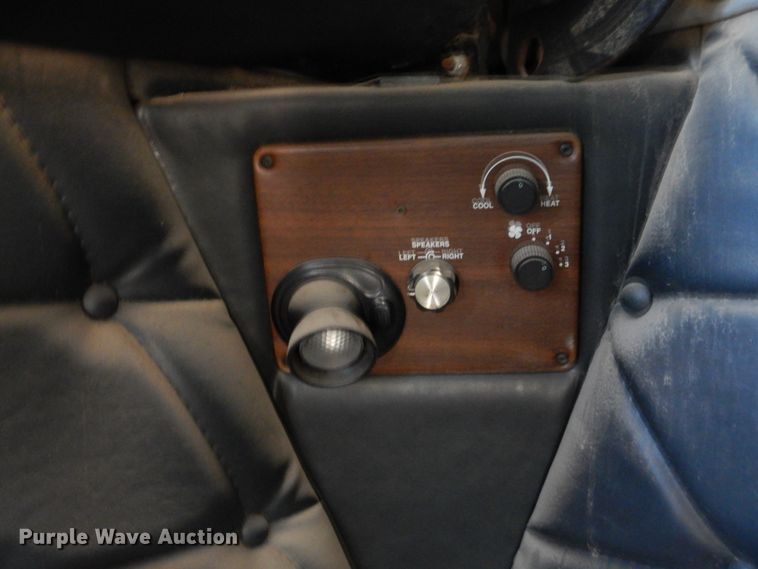 image for item GE9461 2000 Freightliner FLD120  semi truck