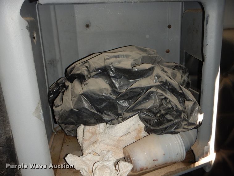 image for item GE9461 2000 Freightliner FLD120  semi truck