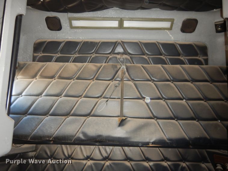 image for item GE9461 2000 Freightliner FLD120  semi truck