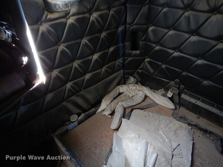 image for item GE9461 2000 Freightliner FLD120  semi truck