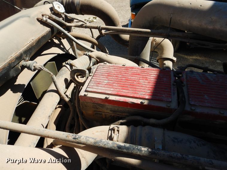 image for item GE9461 2000 Freightliner FLD120  semi truck