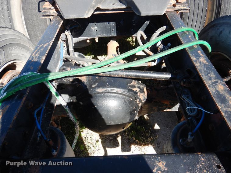 image for item GE9461 2000 Freightliner FLD120  semi truck