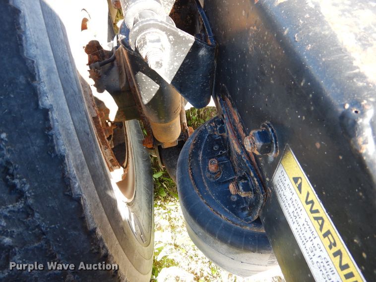 image for item GE9461 2000 Freightliner FLD120  semi truck