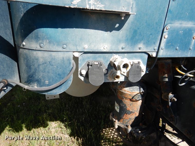 image for item GE9461 2000 Freightliner FLD120  semi truck