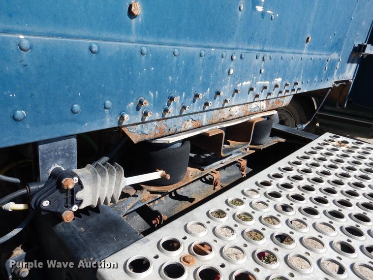 image for item GE9461 2000 Freightliner FLD120  semi truck