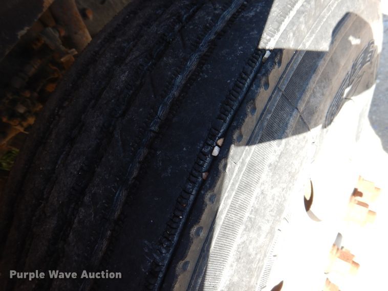 image for item GE9461 2000 Freightliner FLD120  semi truck