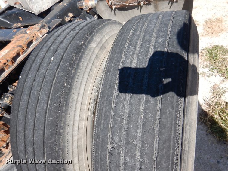 image for item GE9461 2000 Freightliner FLD120  semi truck