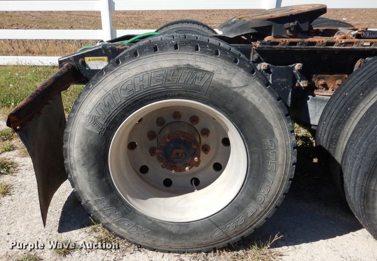 image for item GE9461 2000 Freightliner FLD120  semi truck