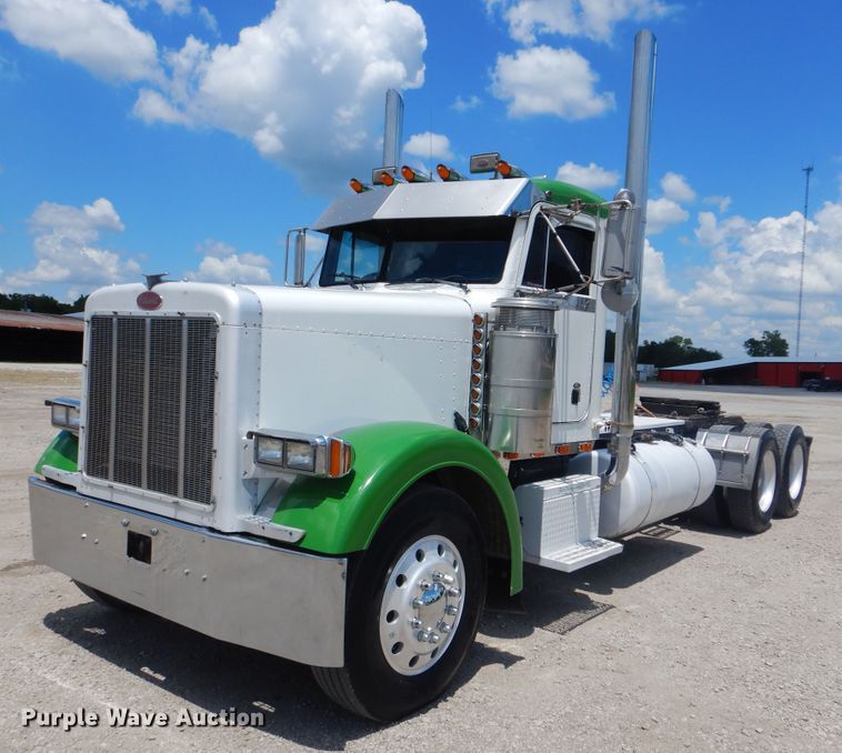 image for item GM9095 1993 Peterbilt 379  semi truck